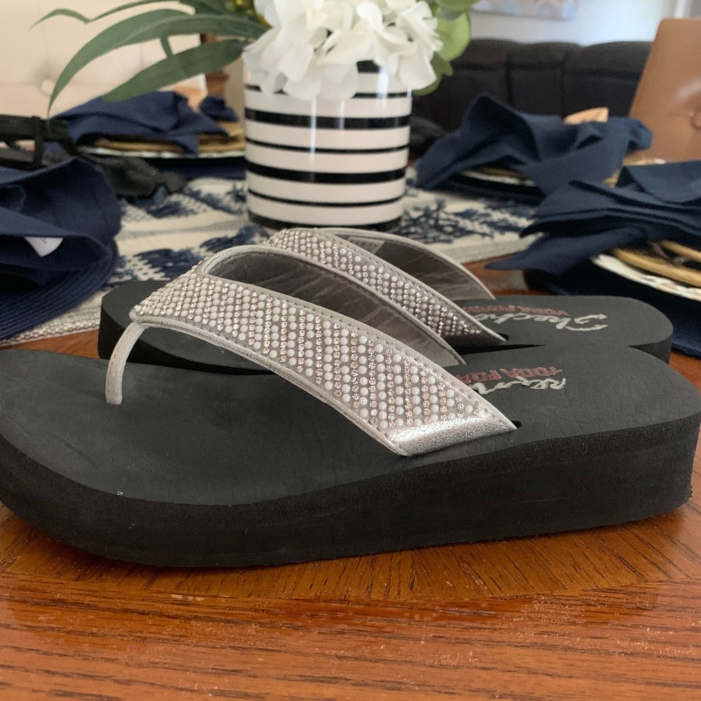 Shiny Flip-flops